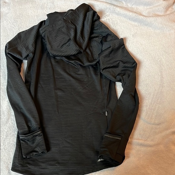 New Balance Black Hooded Athletic Shirt - Picture 9 of 11